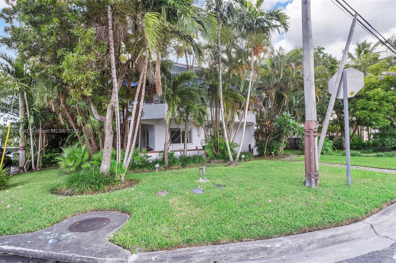 600 91st St #- Surfside, FL 33154