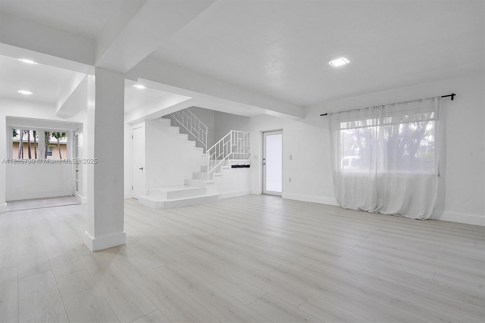 600 91st St #- Surfside, FL 33154