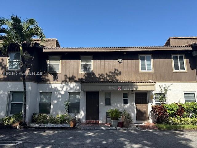3920 Woodside Dr #5