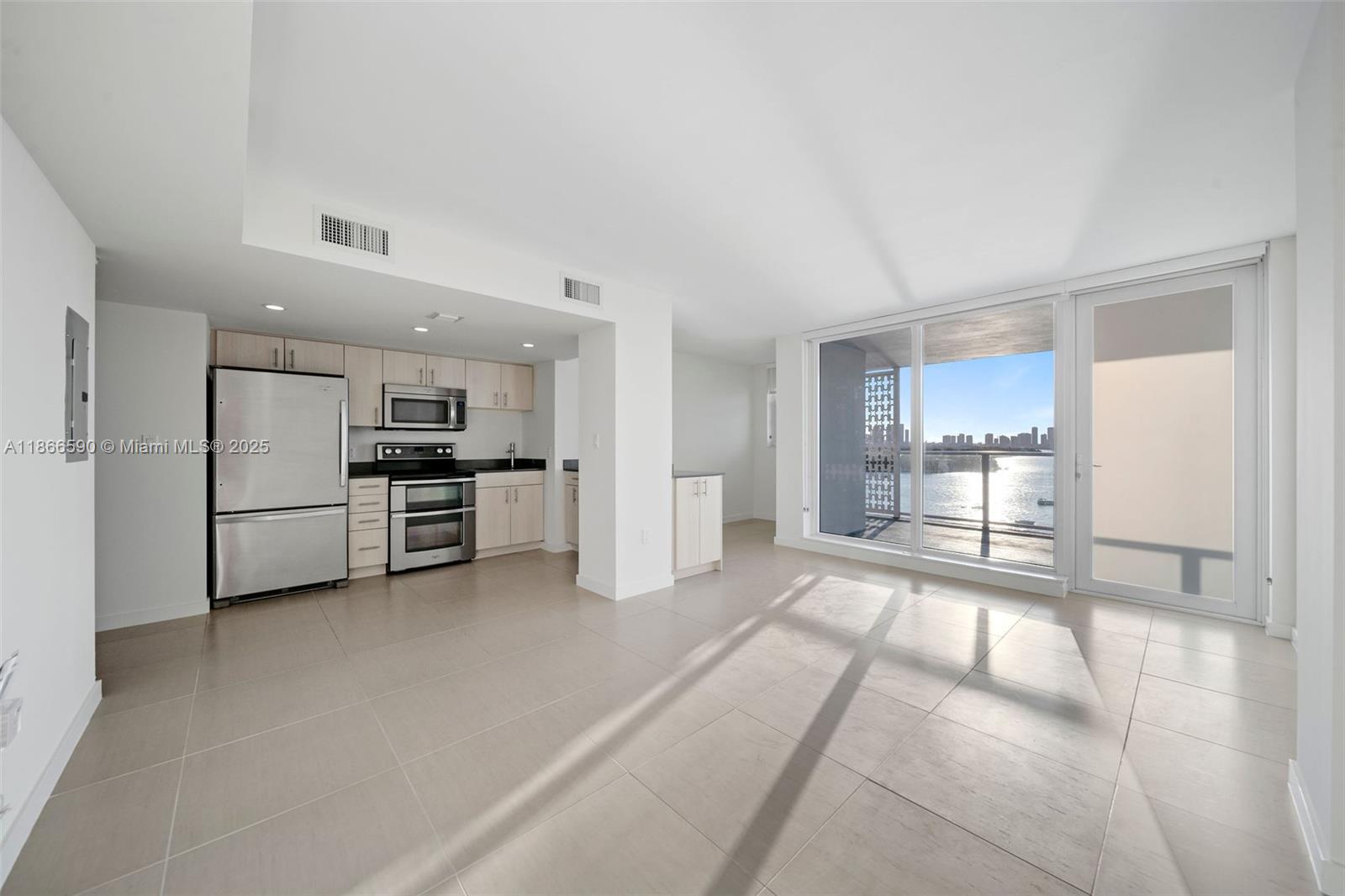 910 West Ave #1423