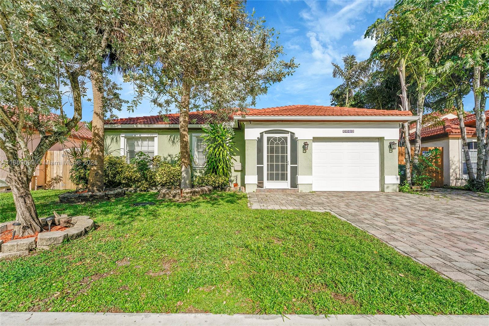 5520 NW 49th Ave