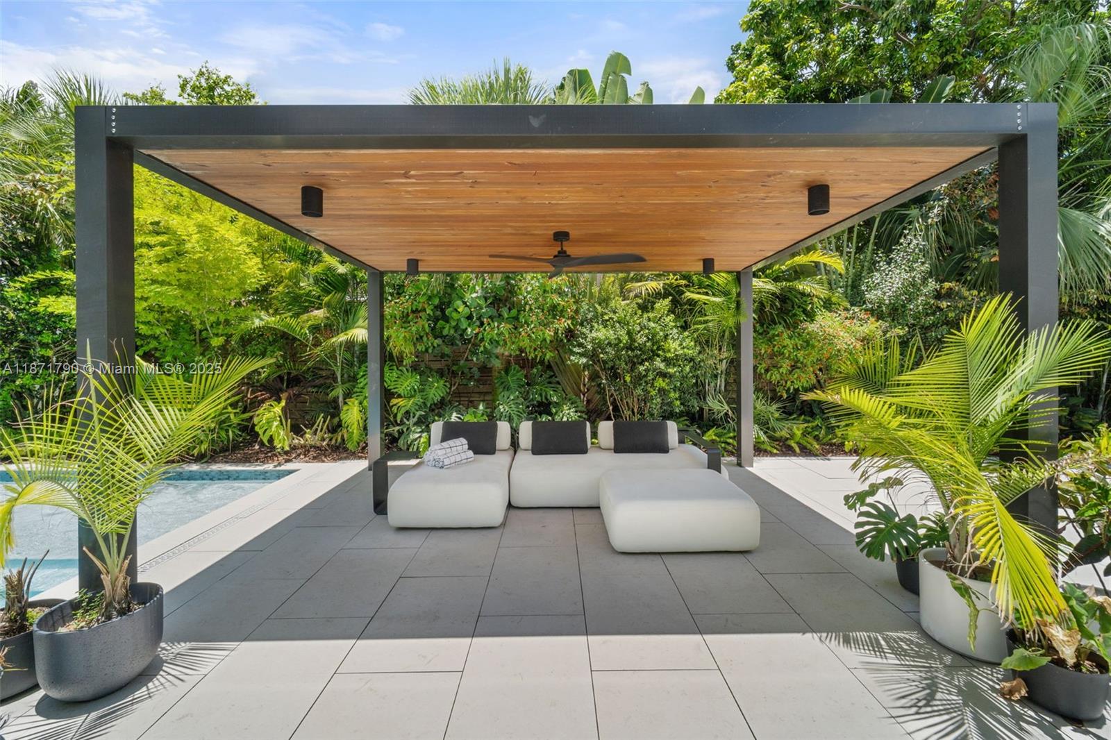 175 NW 44th St Miami, FL 33127