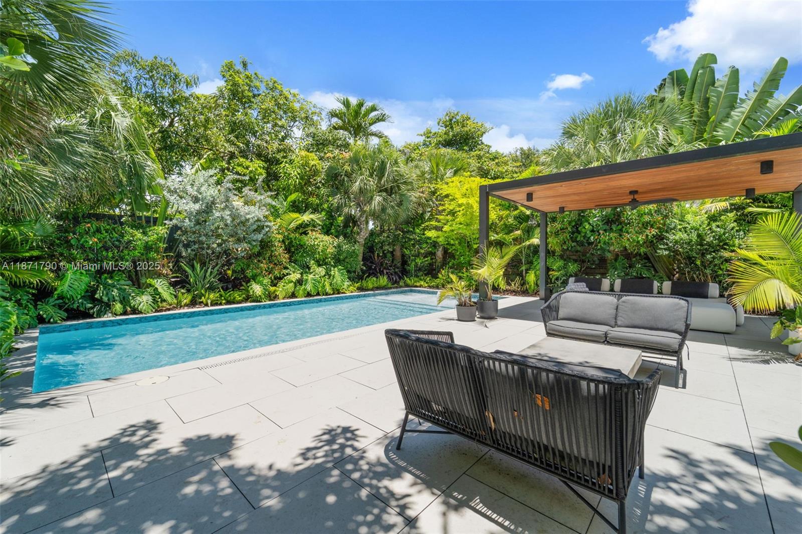 175 NW 44th St Miami, FL 33127