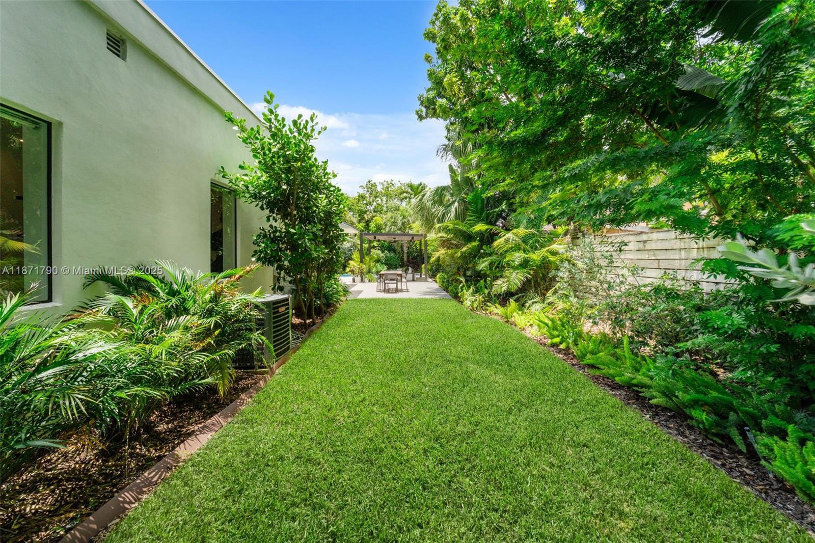 175 NW 44th St Miami, FL 33127