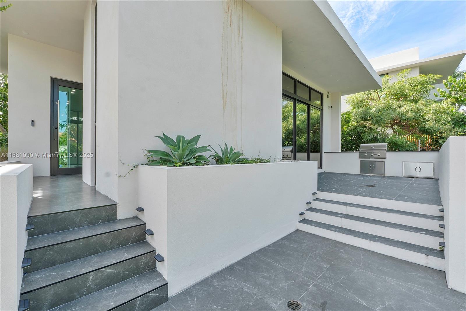 4364 Alton Rd Miami Beach, FL 33140 4364 Alton Rd Miami Beach, FL 33140