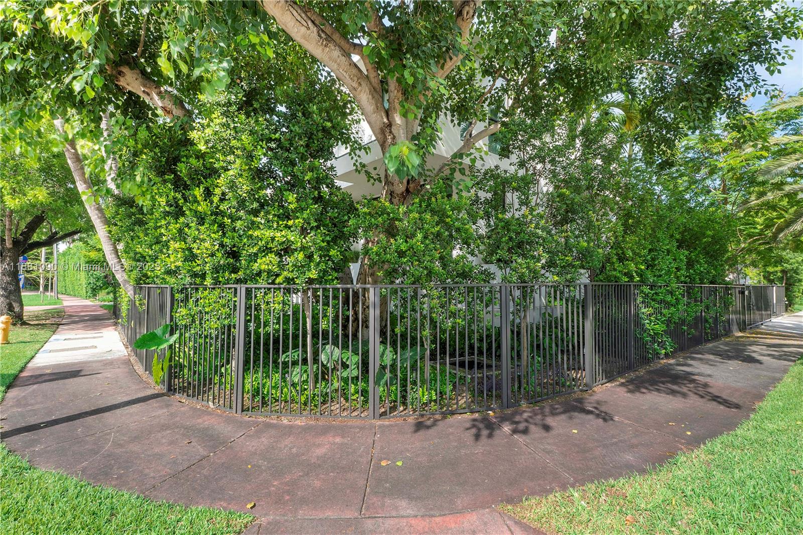 4364 Alton Rd Miami Beach, FL 33140 4364 Alton Rd Miami Beach, FL 33140