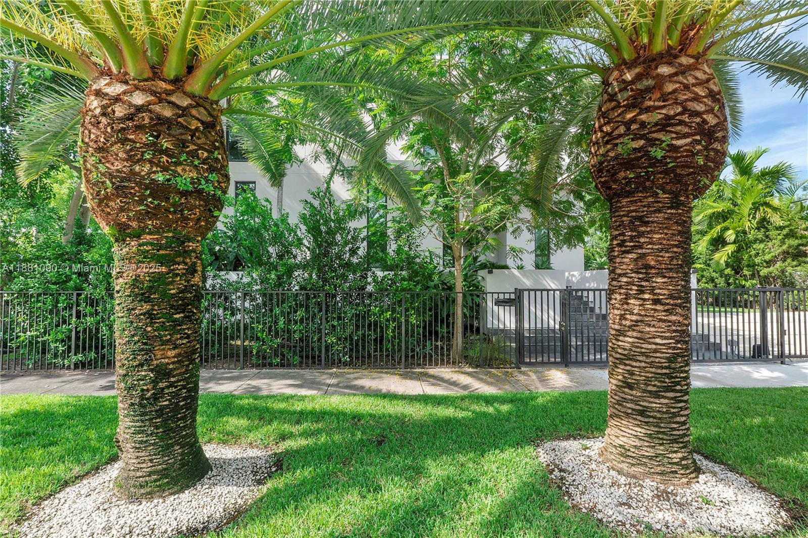 4364 Alton Rd Miami Beach, FL 33140 4364 Alton Rd Miami Beach, FL 33140