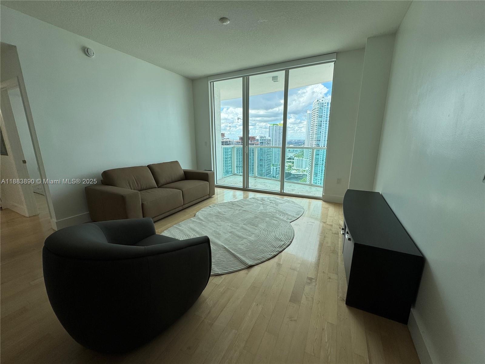 31 SE 5th St #3817