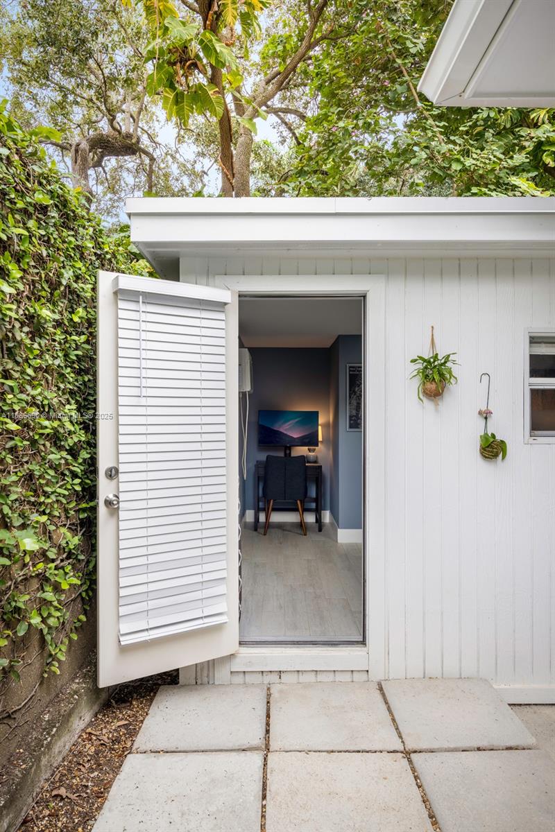 3220 Calusa St Coconut Grove, FL 33133