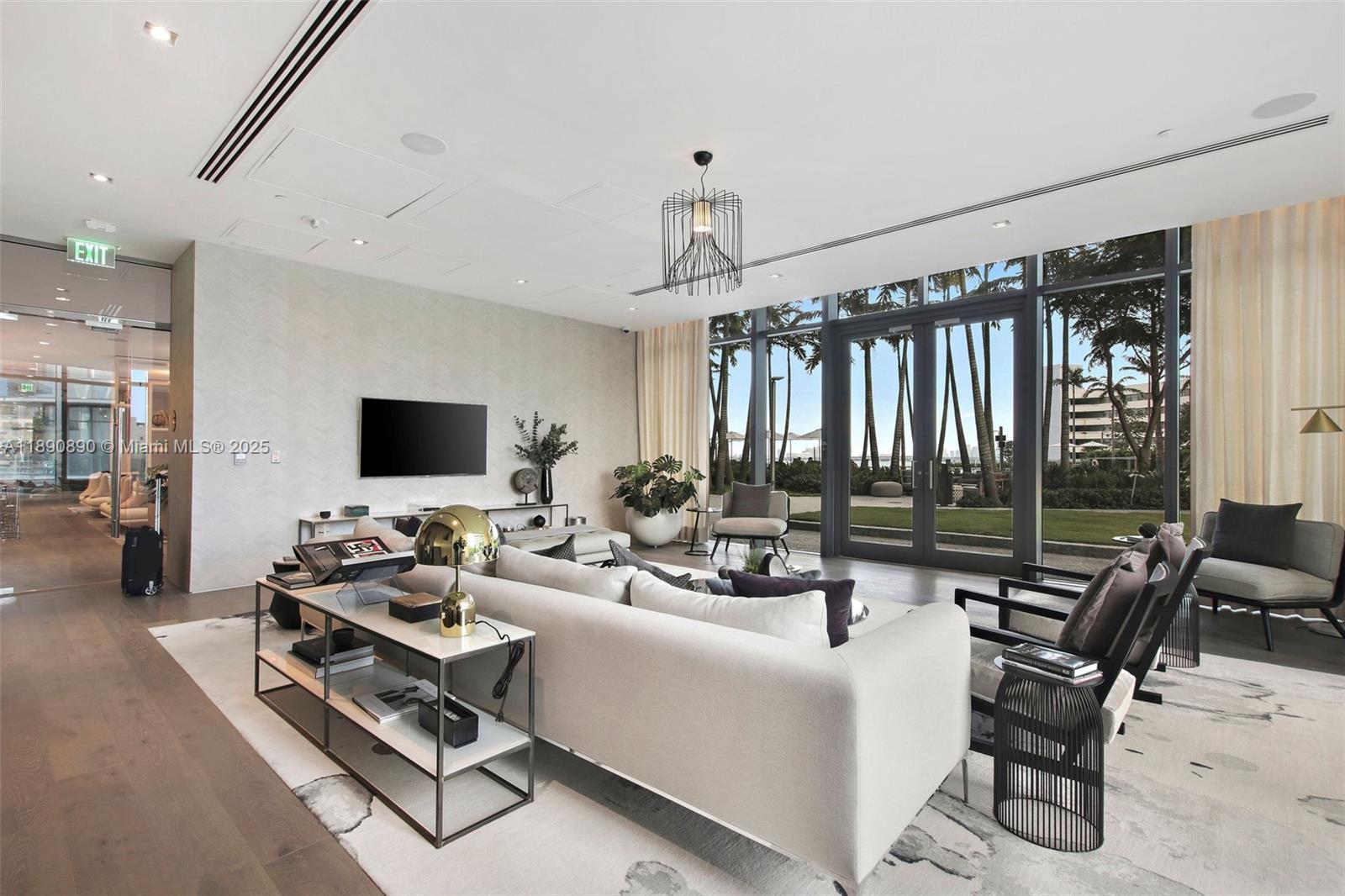 650 NE 32nd St #BH7 Miami, FL 33137