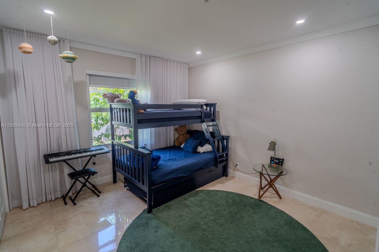 2493 Poinciana Dr Weston, FL 33327