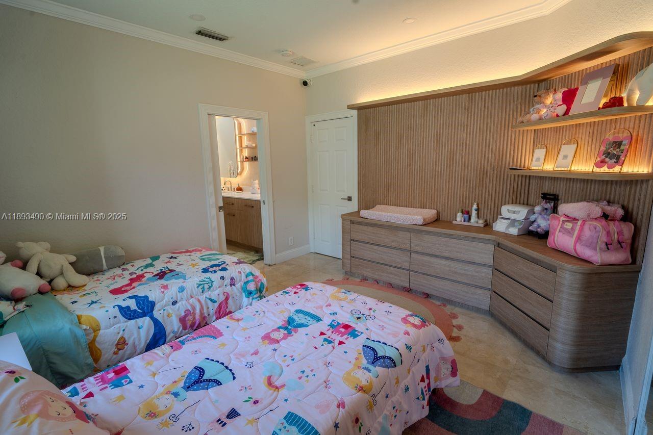 2493 Poinciana Dr Weston, FL 33327