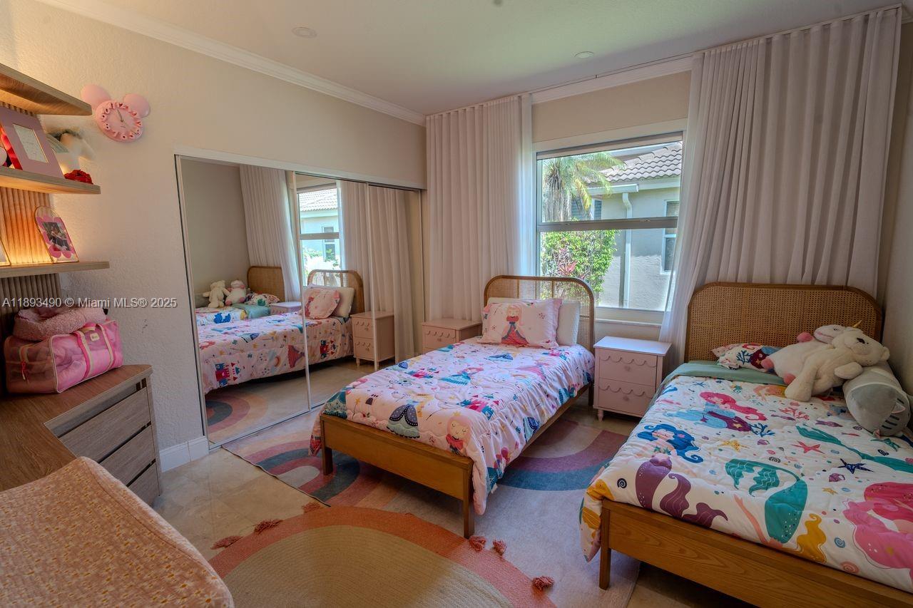 2493 Poinciana Dr Weston, FL 33327