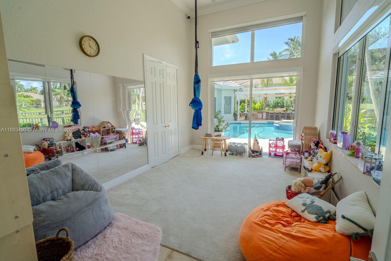 2493 Poinciana Dr Weston, FL 33327