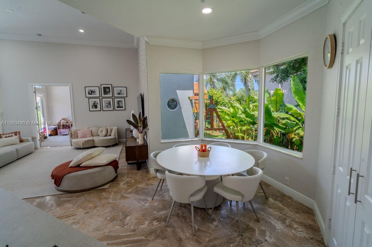 2493 Poinciana Dr Weston, FL 33327