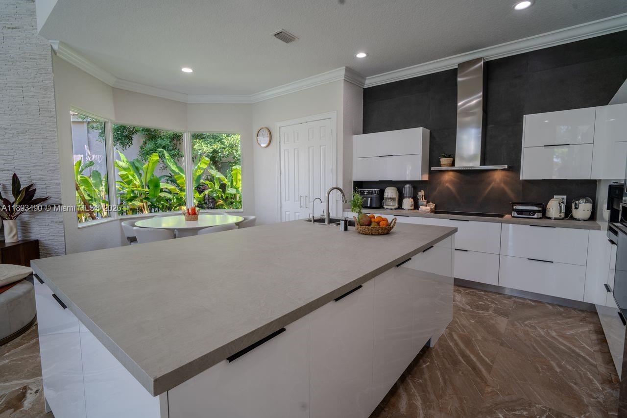 2493 Poinciana Dr Weston, FL 33327