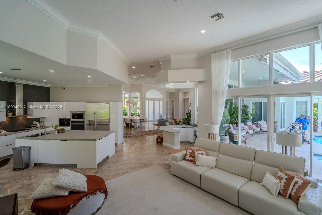 2493 Poinciana Dr Weston, FL 33327