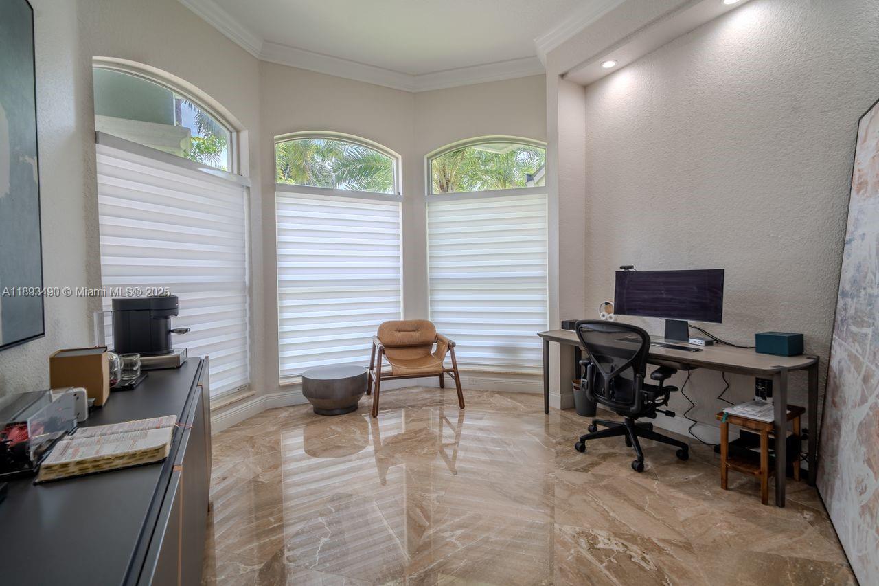 2493 Poinciana Dr Weston, FL 33327