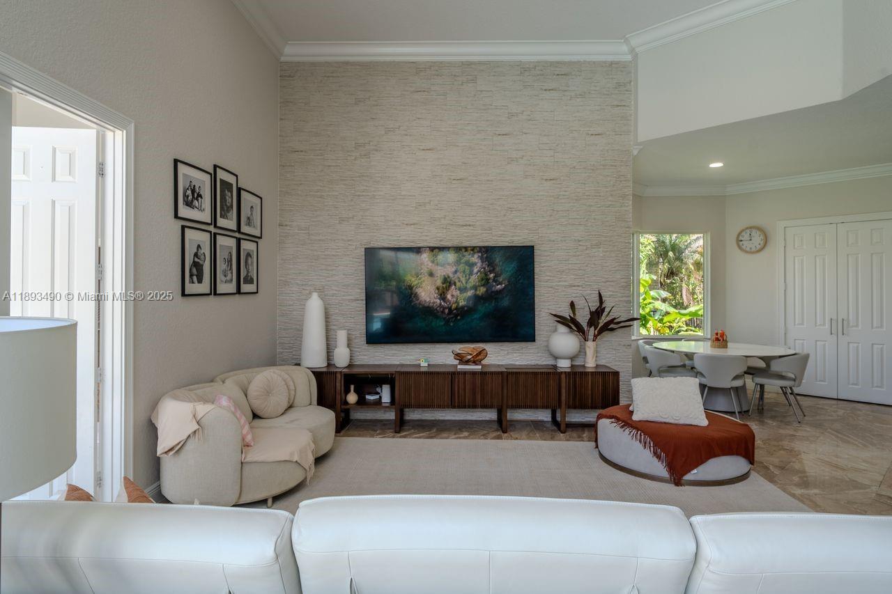 2493 Poinciana Dr Weston, FL 33327