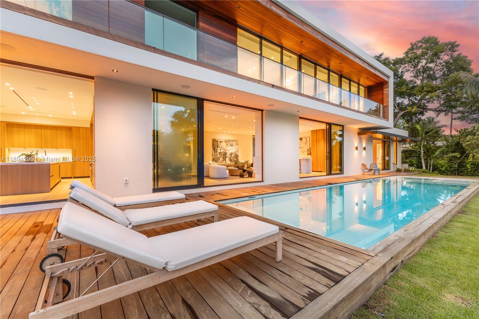 2288 Sunset Dr Miami Beach, FL 33140