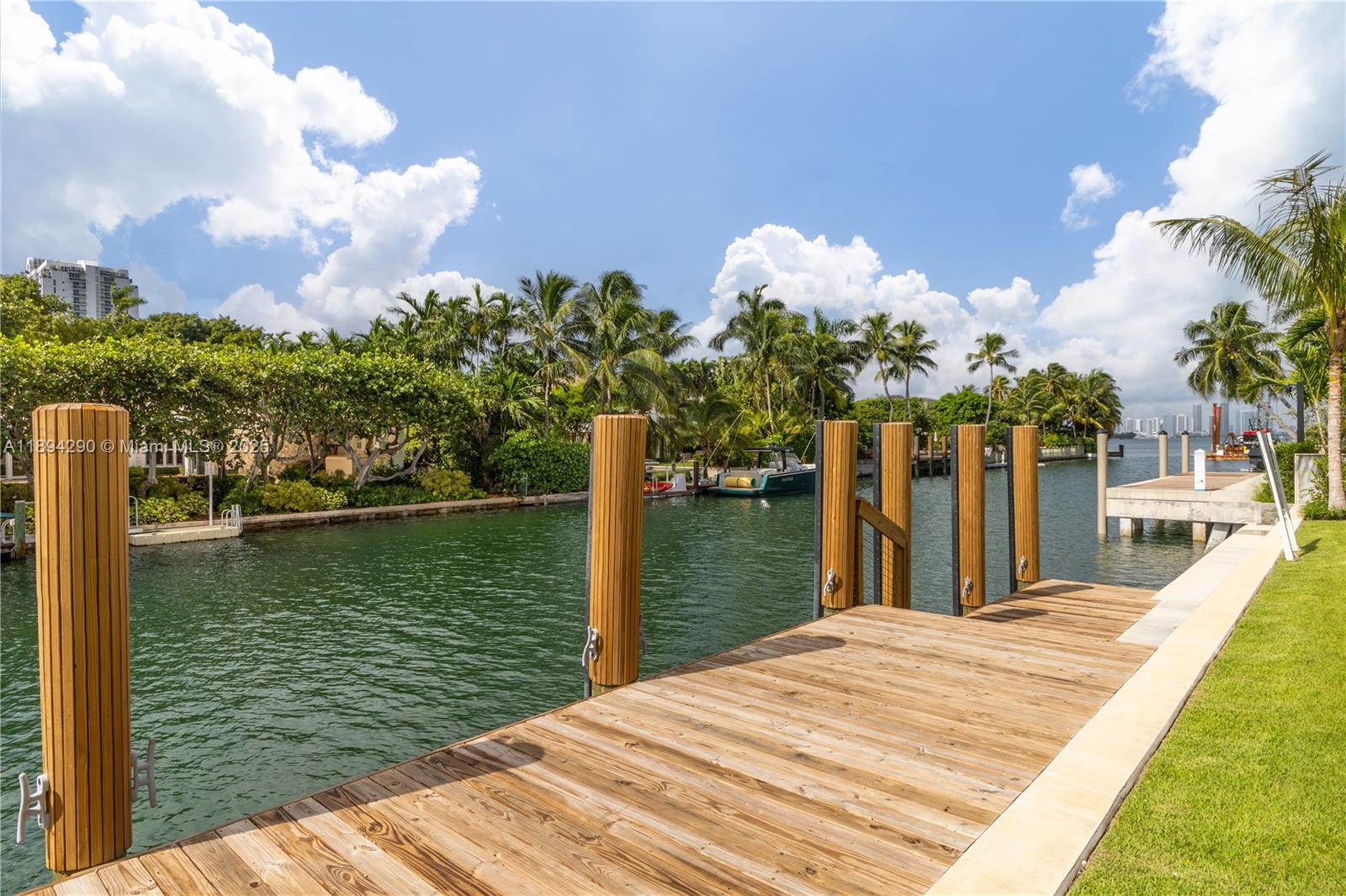 2288 Sunset Dr Miami Beach, FL 33140