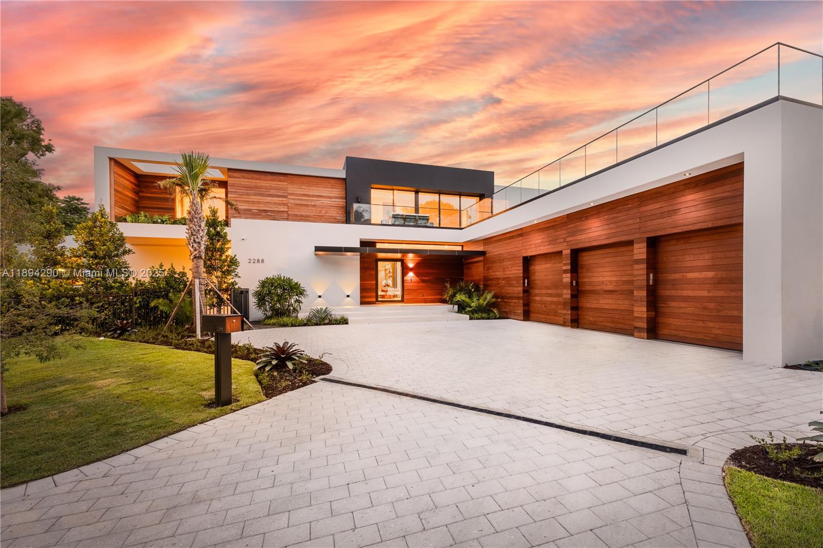 2288 Sunset Dr Miami Beach, FL 33140