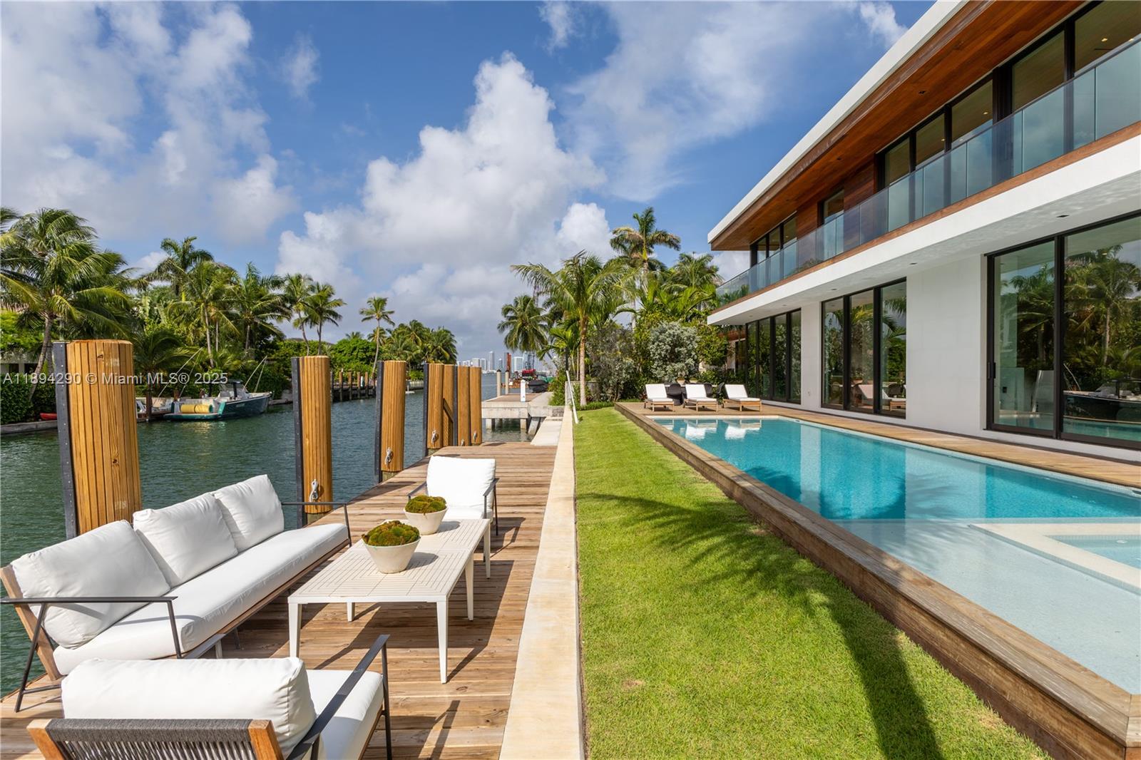 2288 Sunset Dr Miami Beach, FL 33140