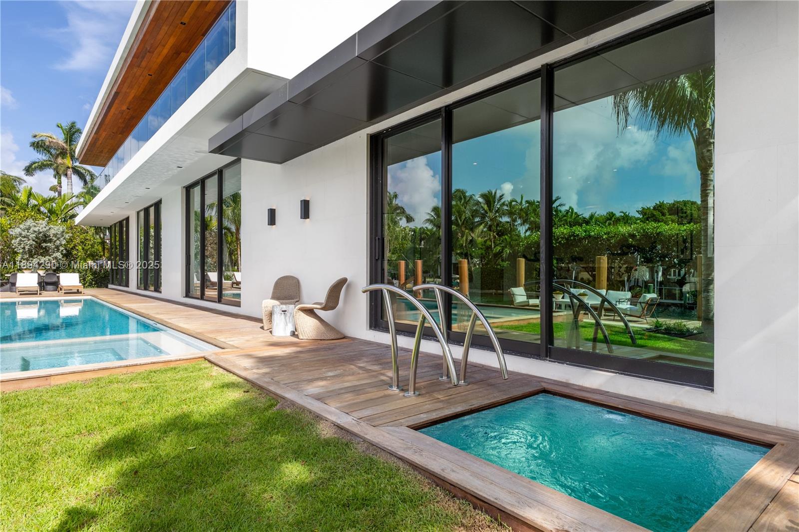 2288 Sunset Dr Miami Beach, FL 33140