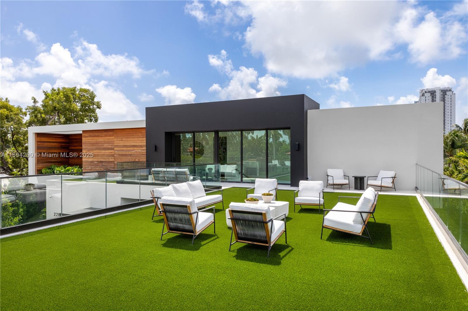 2288 Sunset Dr Miami Beach, FL 33140