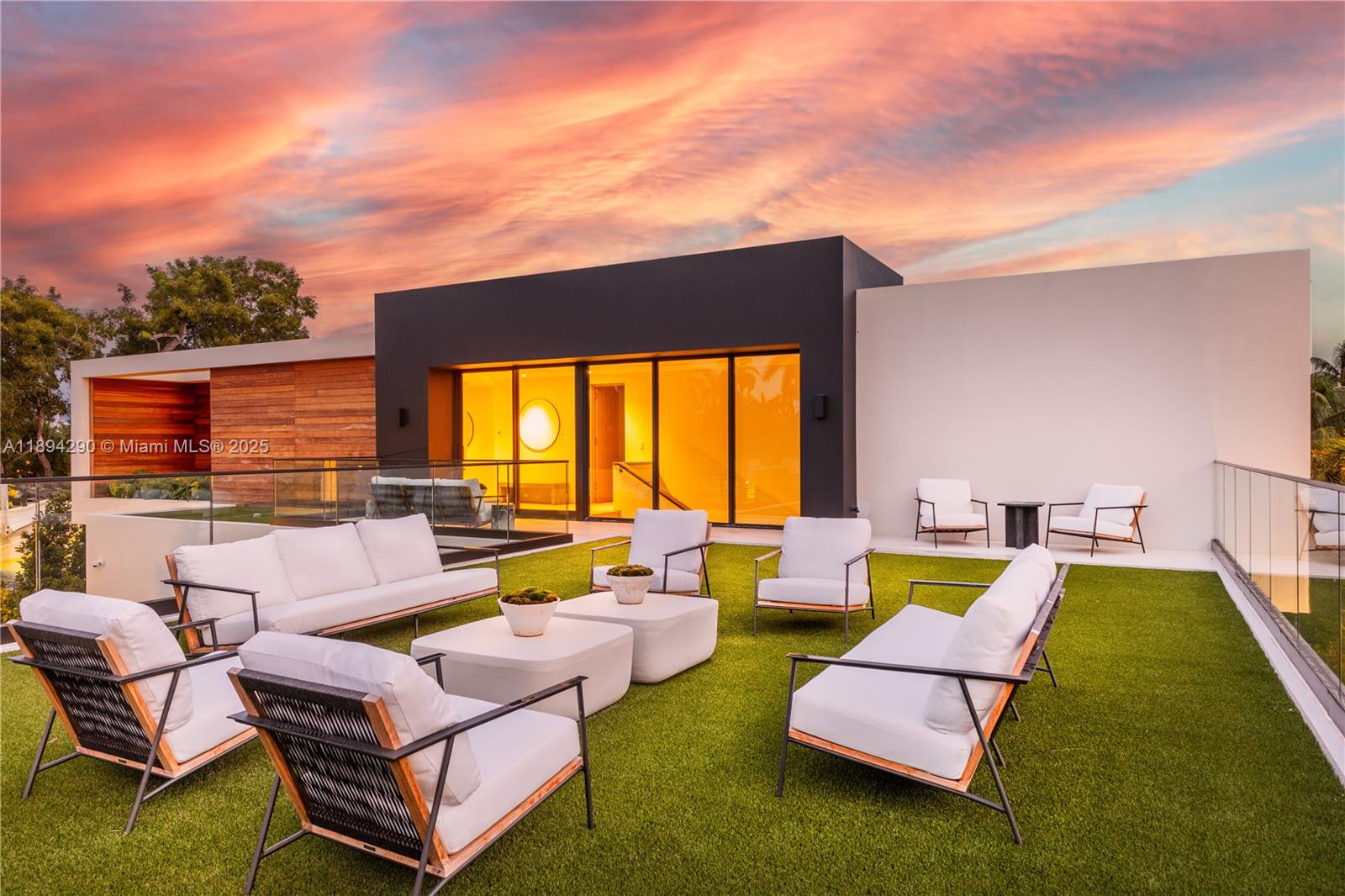 2288 Sunset Dr Miami Beach, FL 33140