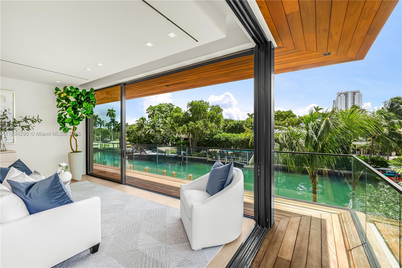 2288 Sunset Dr Miami Beach, FL 33140