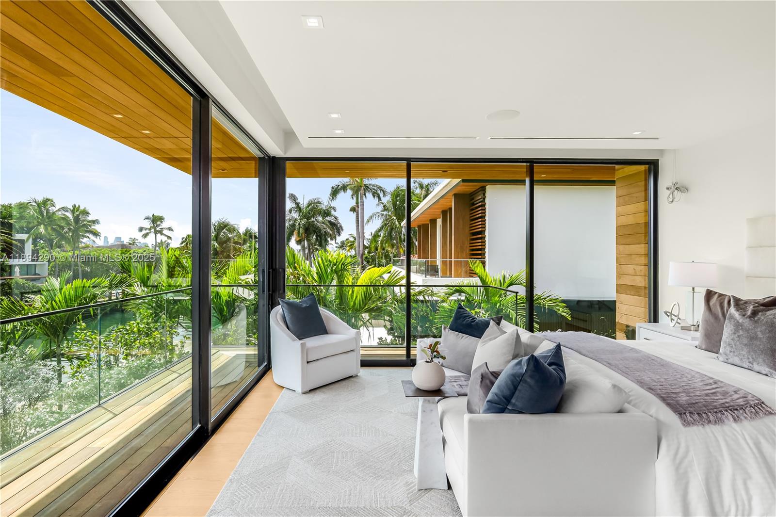 2288 Sunset Dr Miami Beach, FL 33140