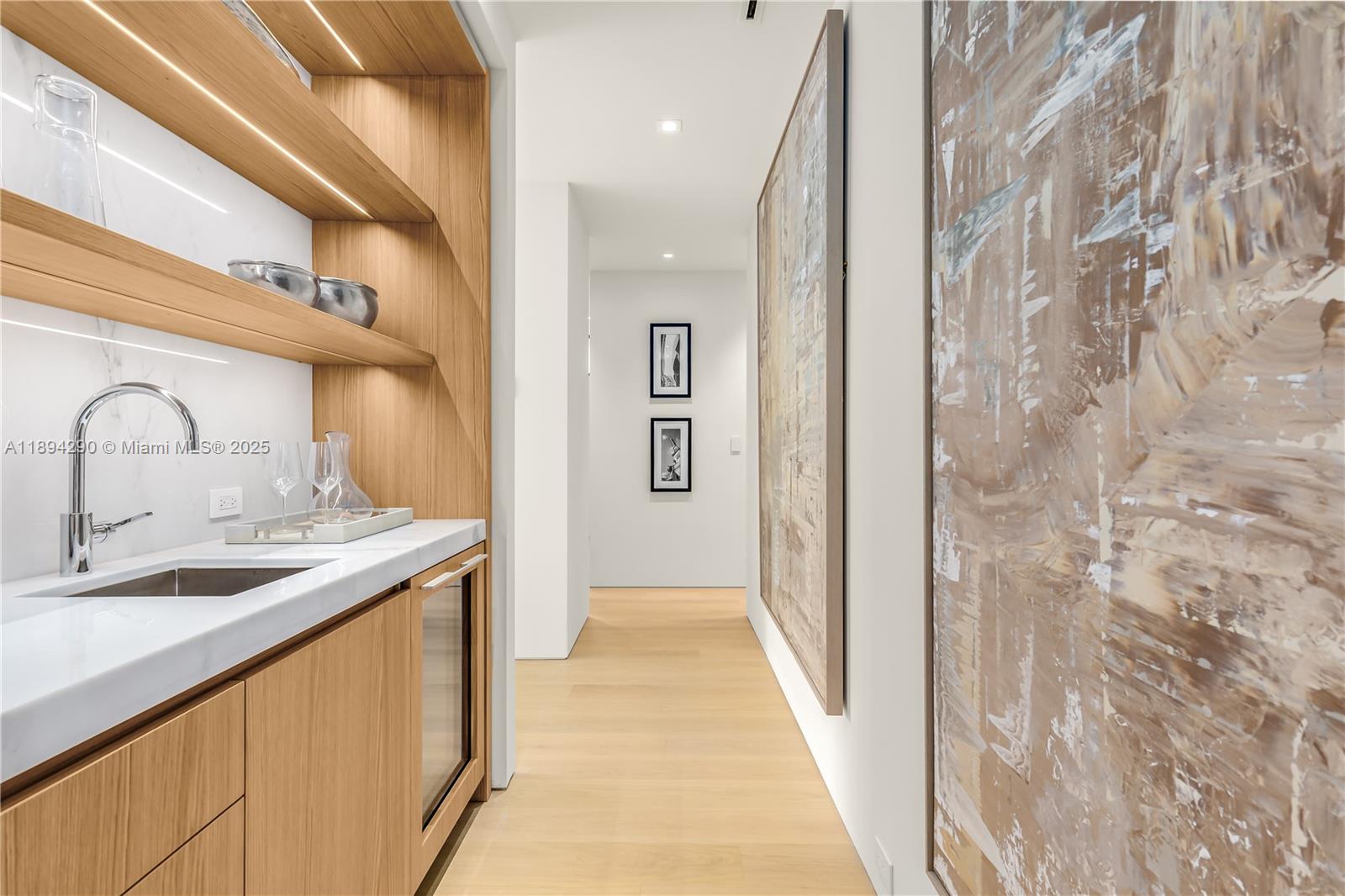 2288 Sunset Dr Miami Beach, FL 33140