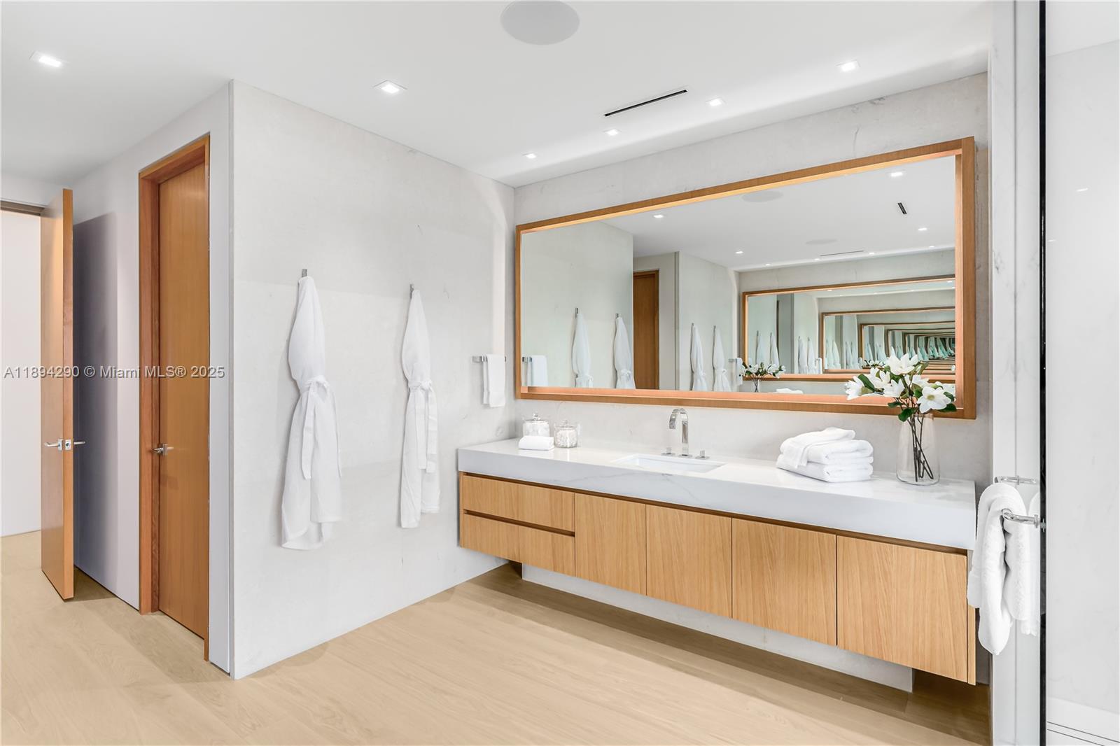 2288 Sunset Dr Miami Beach, FL 33140