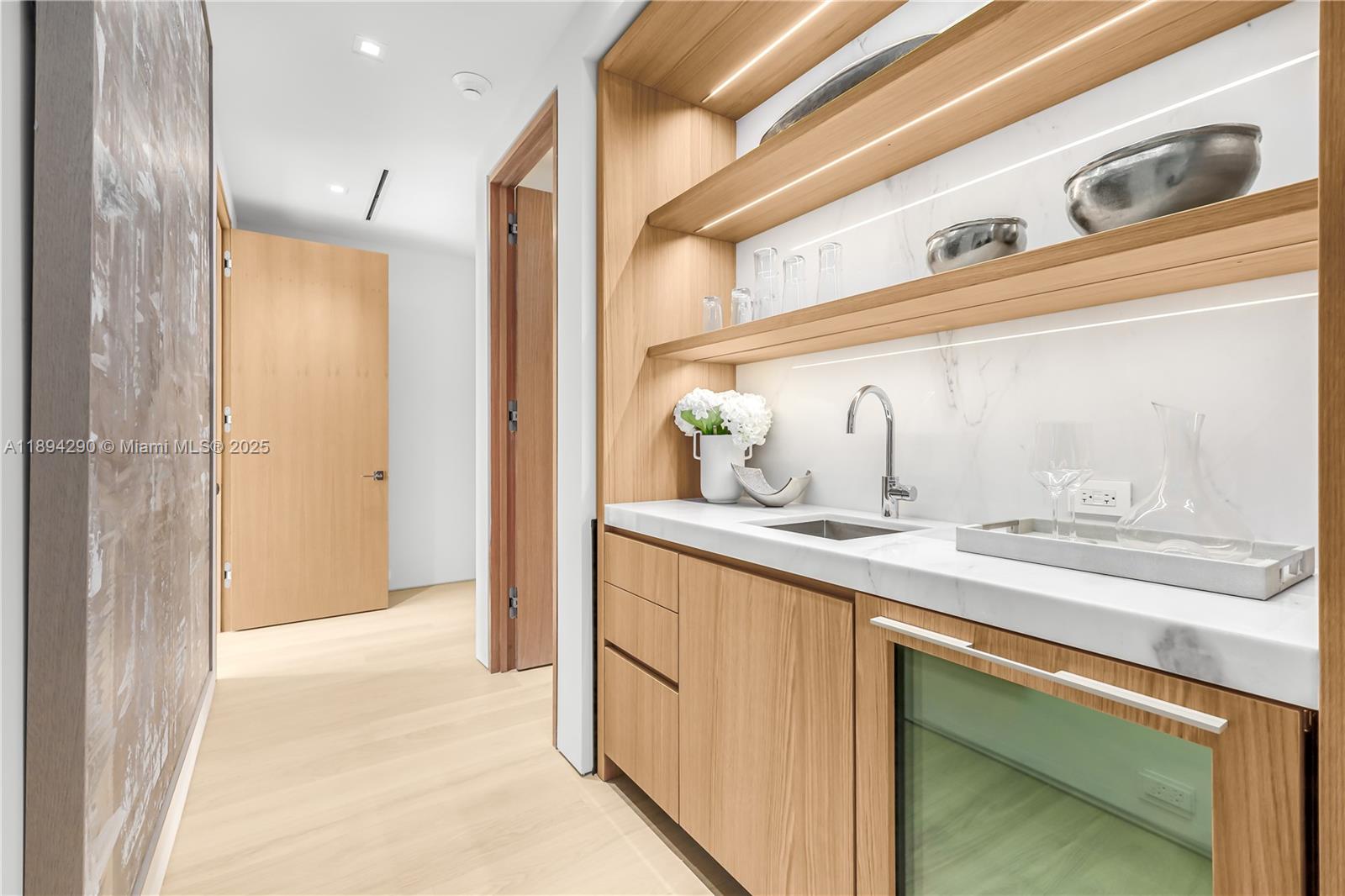 2288 Sunset Dr Miami Beach, FL 33140