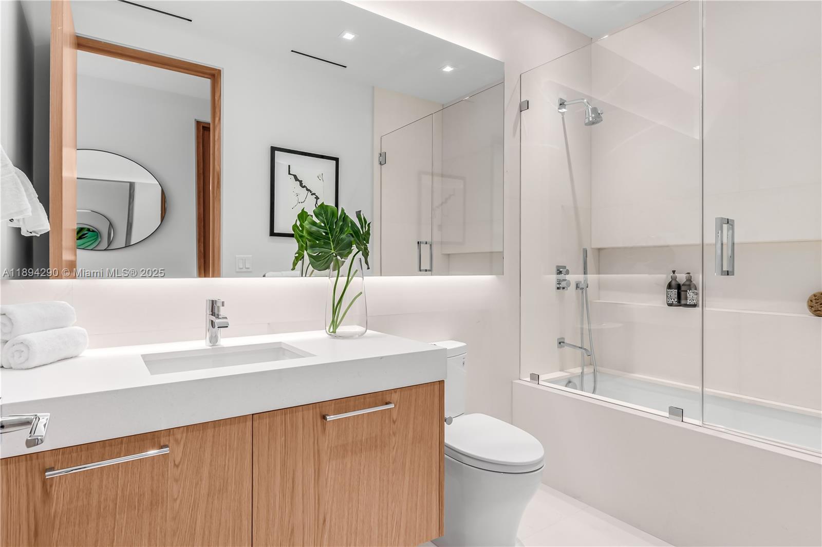 2288 Sunset Dr Miami Beach, FL 33140