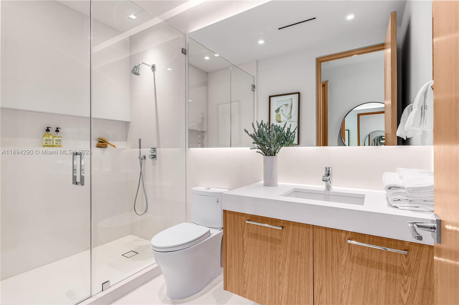 2288 Sunset Dr Miami Beach, FL 33140