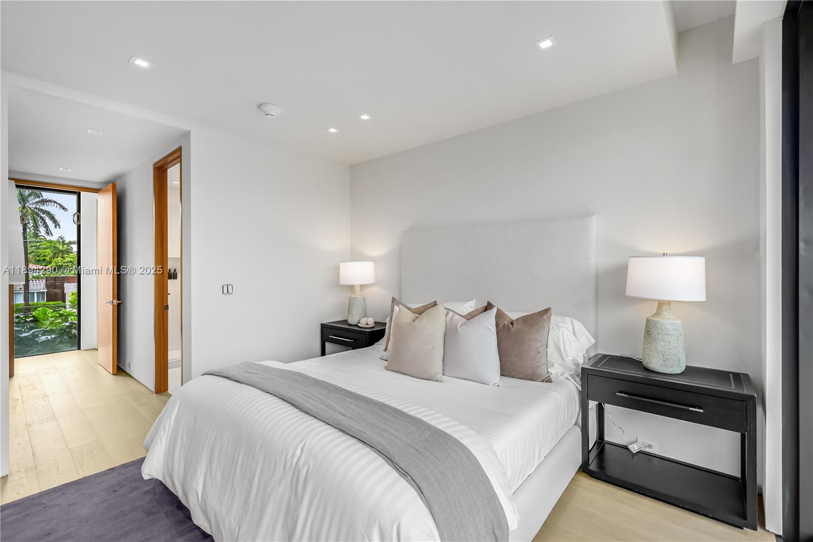 2288 Sunset Dr Miami Beach, FL 33140