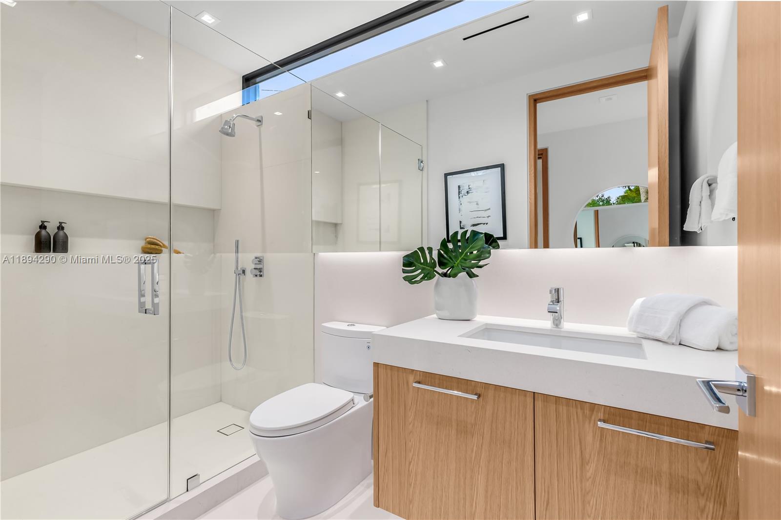 2288 Sunset Dr Miami Beach, FL 33140