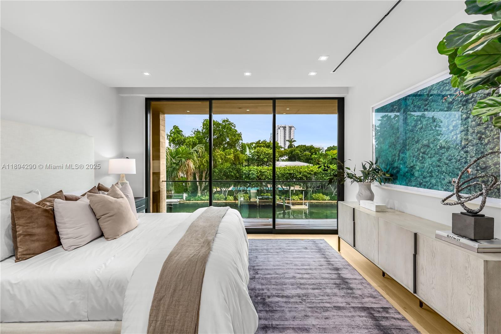 2288 Sunset Dr Miami Beach, FL 33140