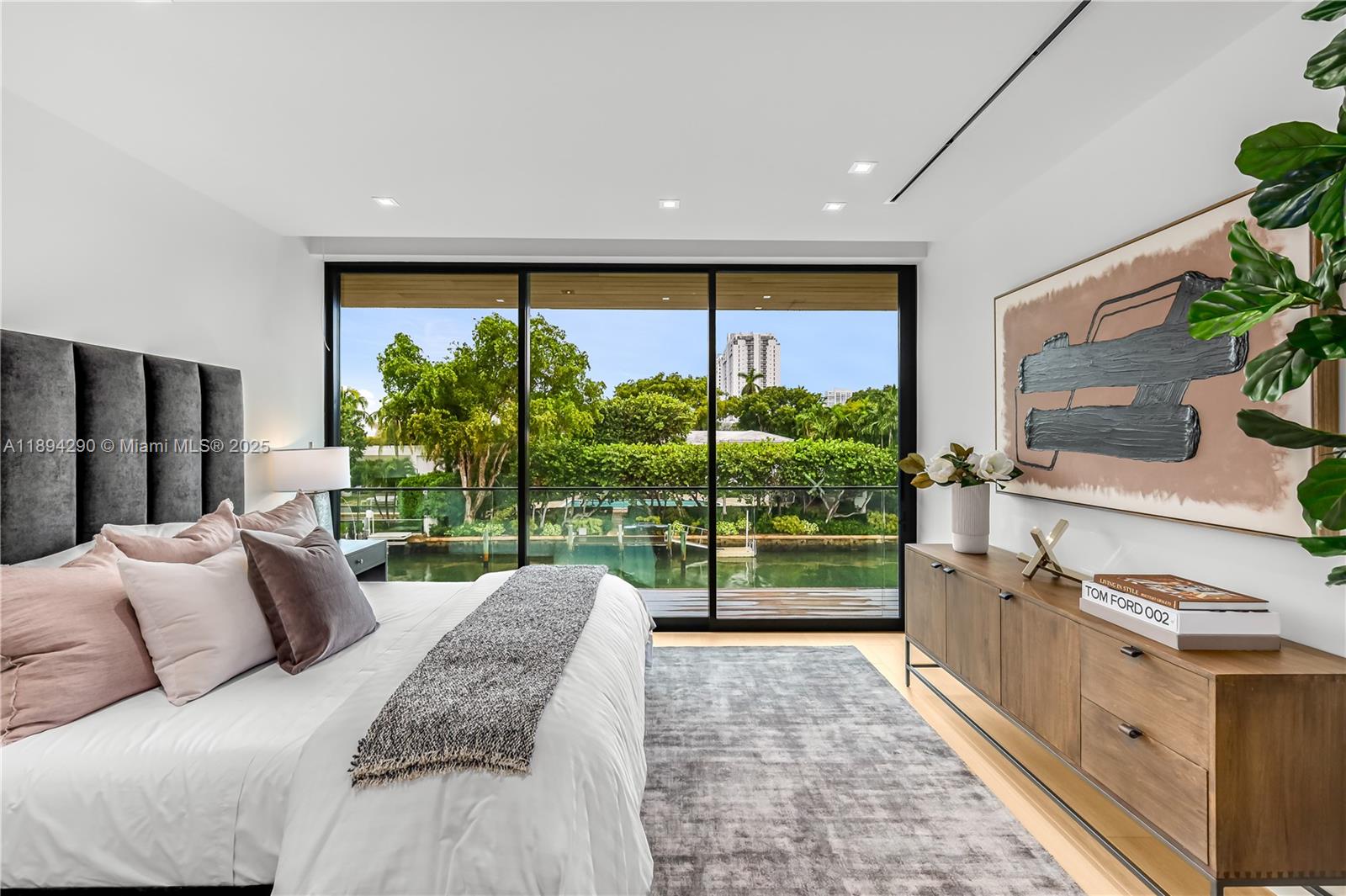 2288 Sunset Dr Miami Beach, FL 33140