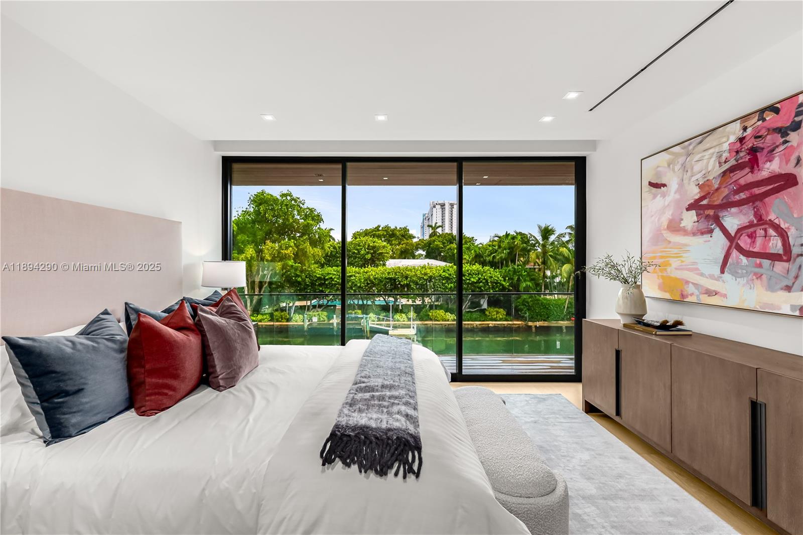 2288 Sunset Dr Miami Beach, FL 33140