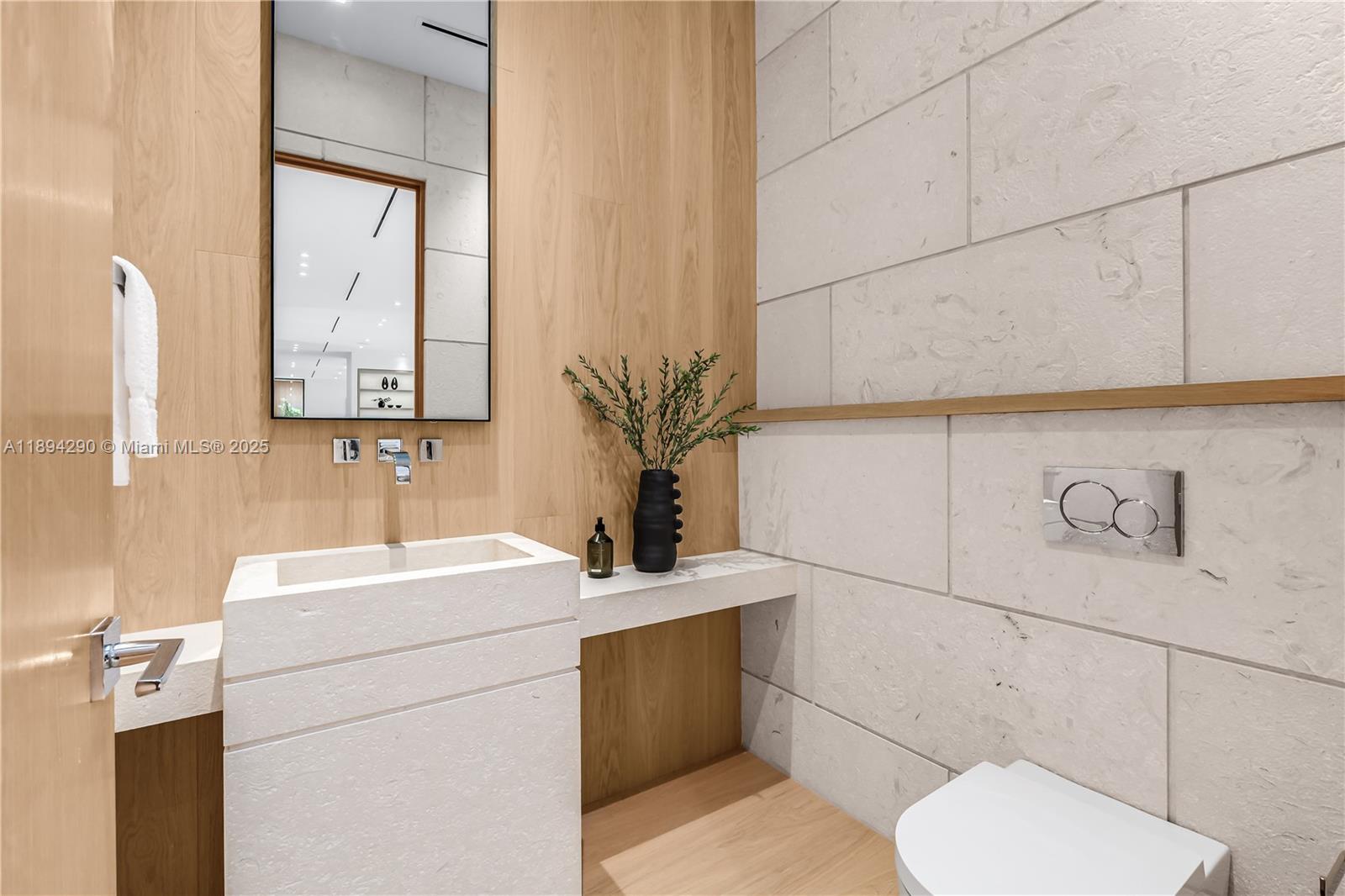 2288 Sunset Dr Miami Beach, FL 33140