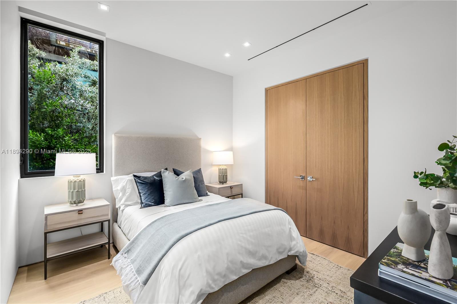 2288 Sunset Dr Miami Beach, FL 33140