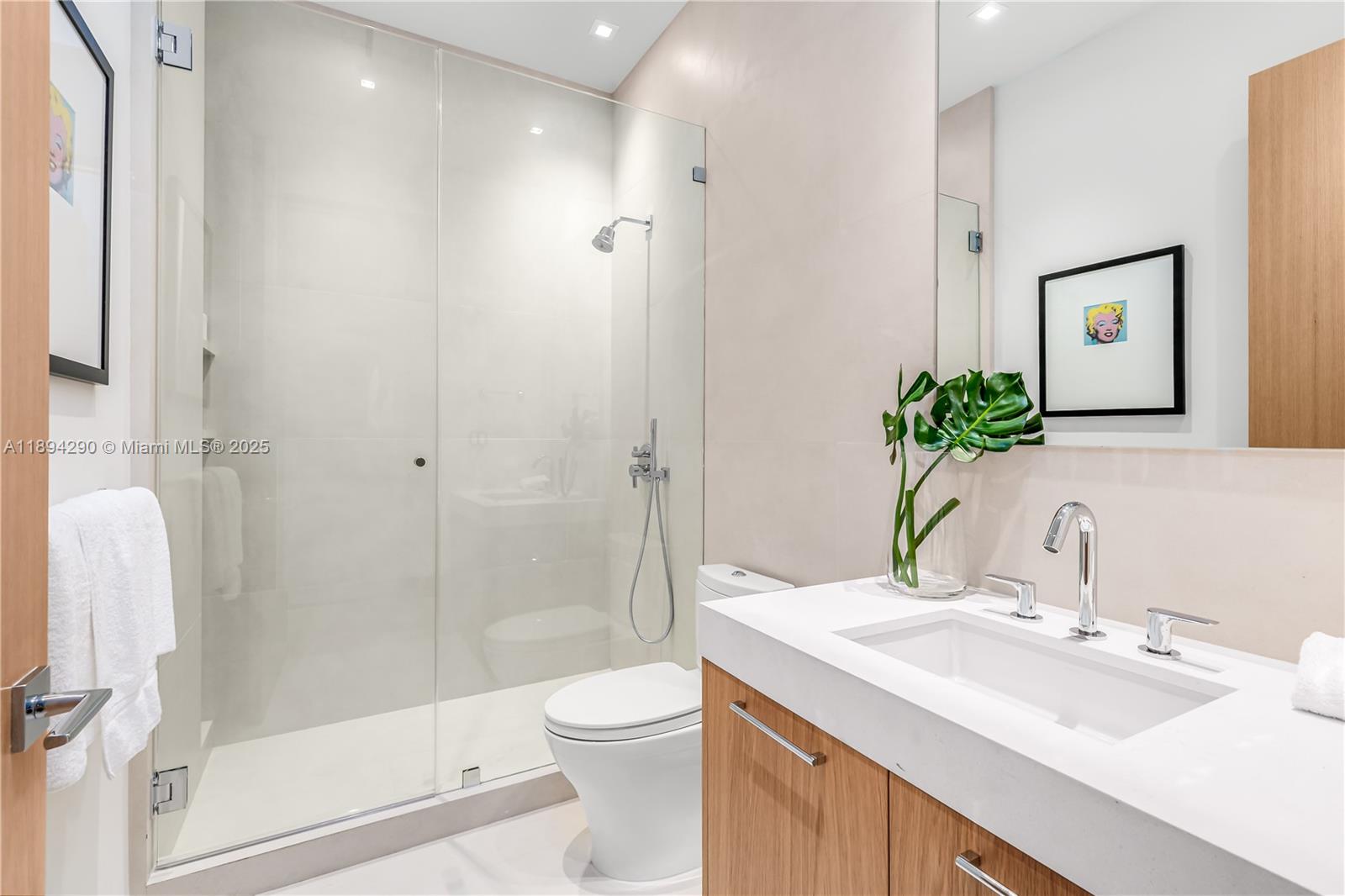 2288 Sunset Dr Miami Beach, FL 33140