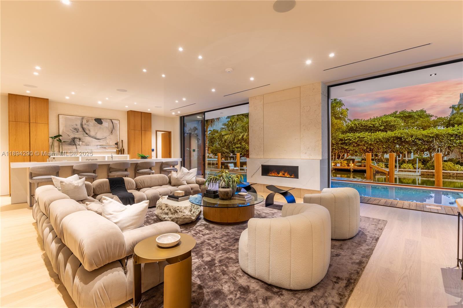 2288 Sunset Dr Miami Beach, FL 33140