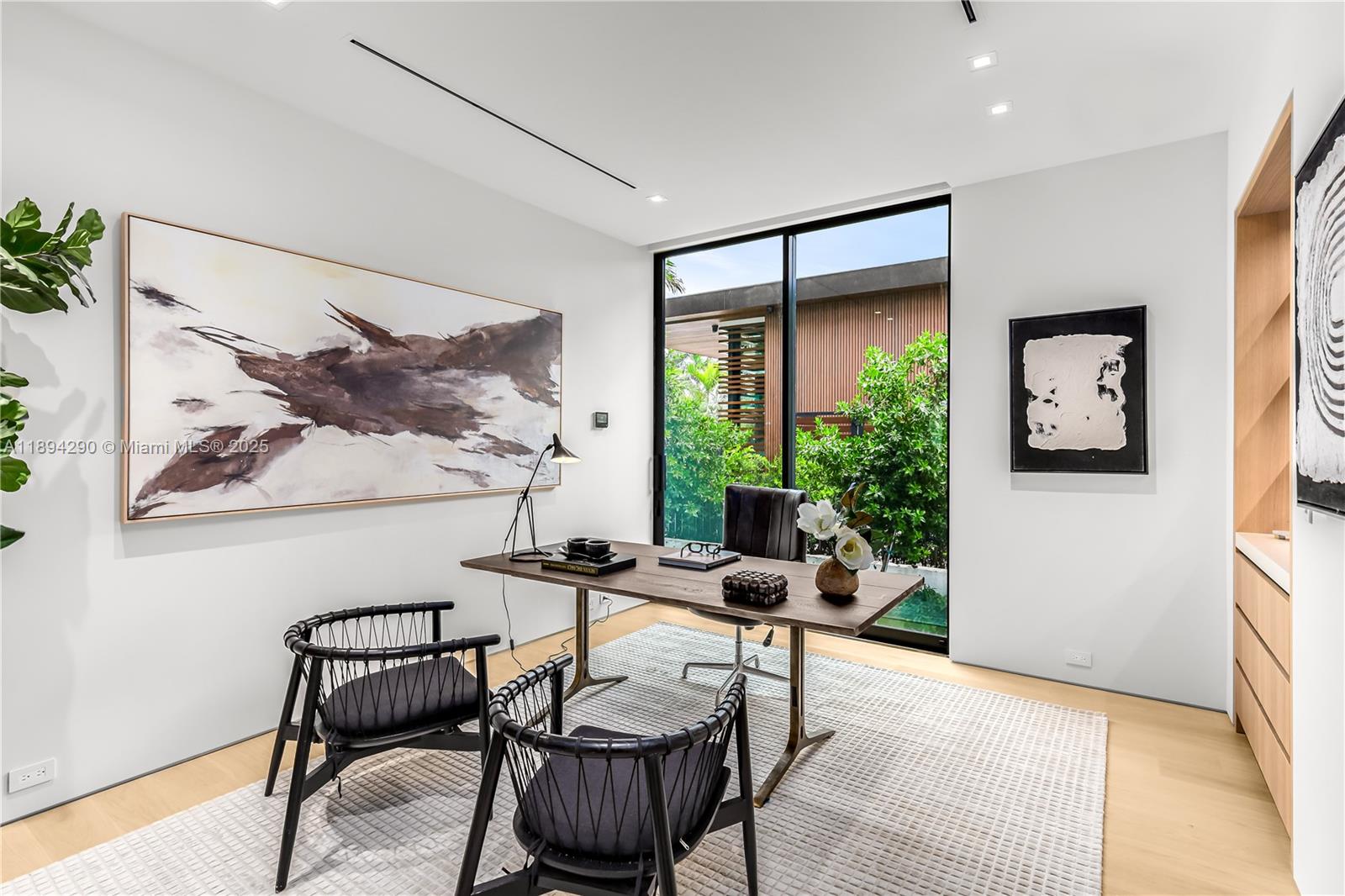 2288 Sunset Dr Miami Beach, FL 33140