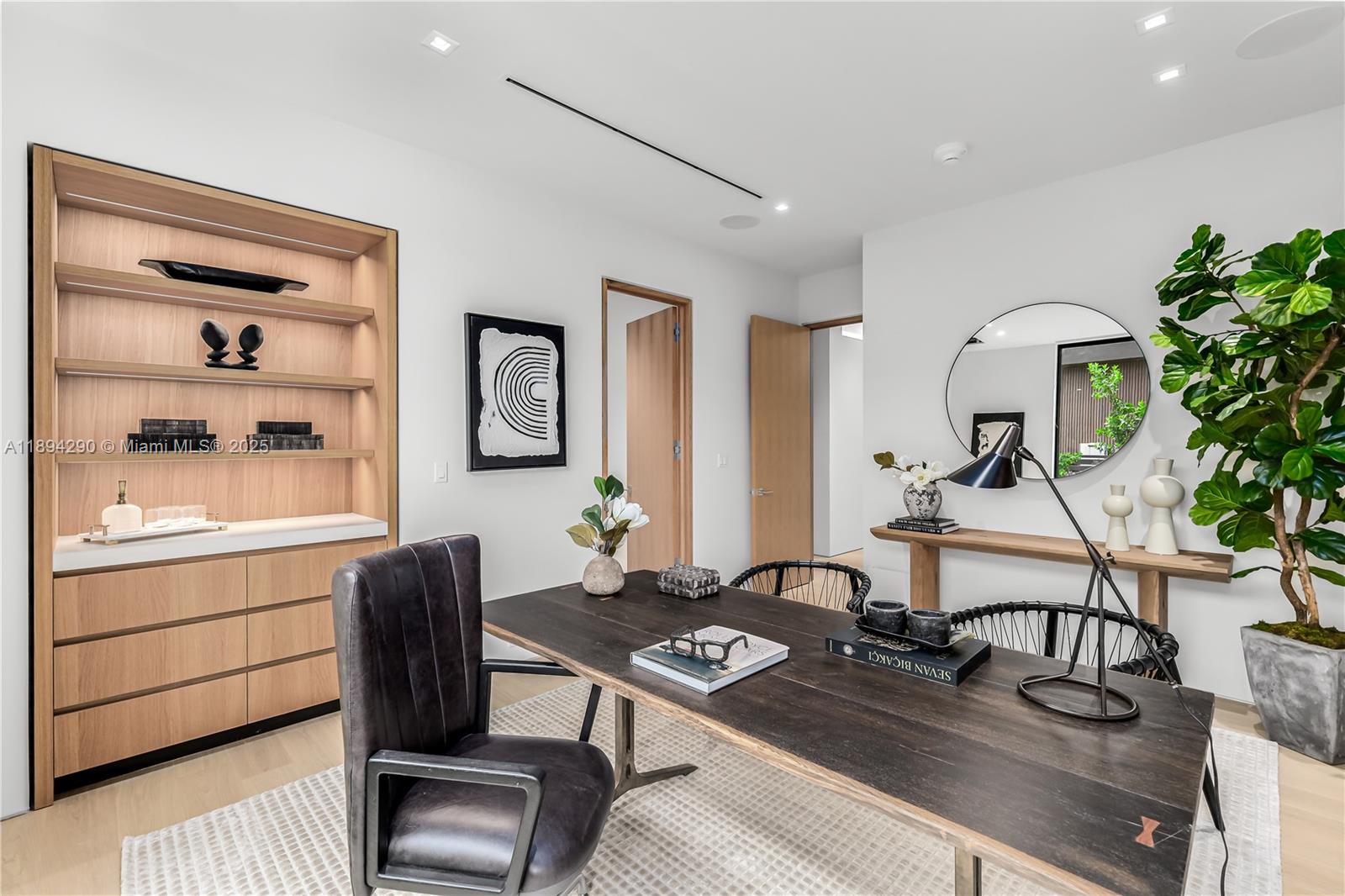 2288 Sunset Dr Miami Beach, FL 33140