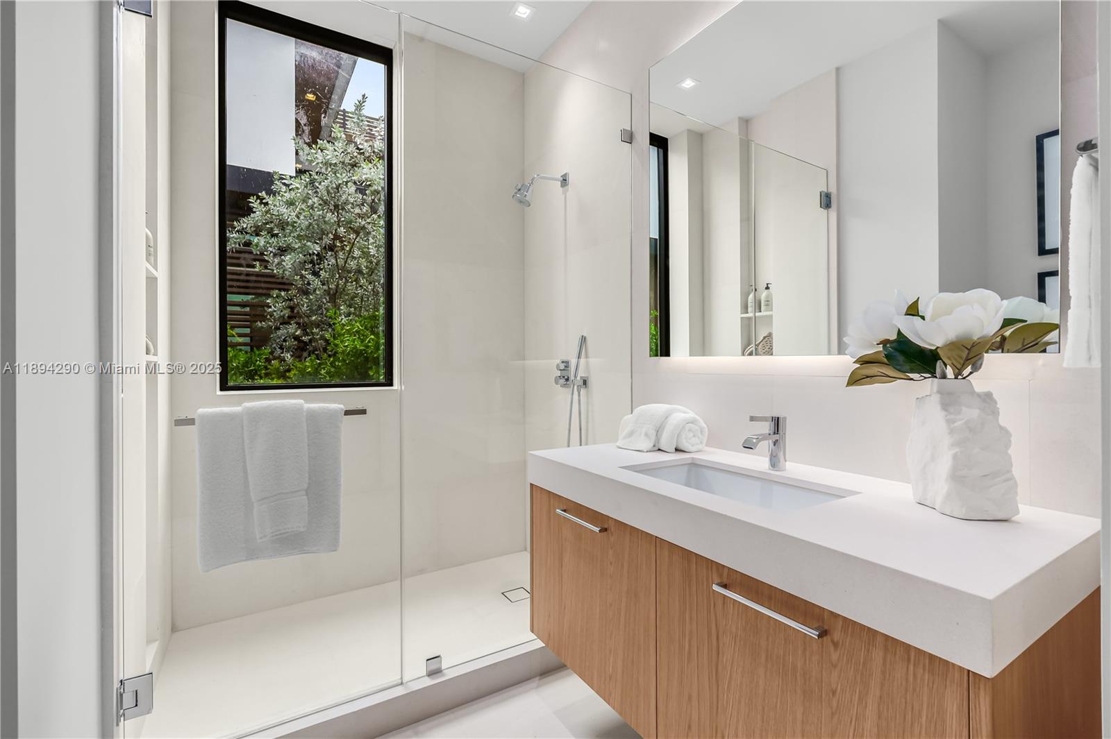 2288 Sunset Dr Miami Beach, FL 33140