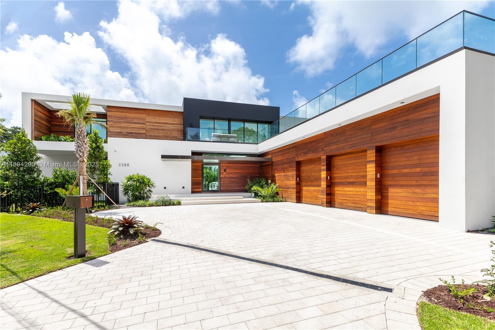 2288 Sunset Dr Miami Beach, FL 33140